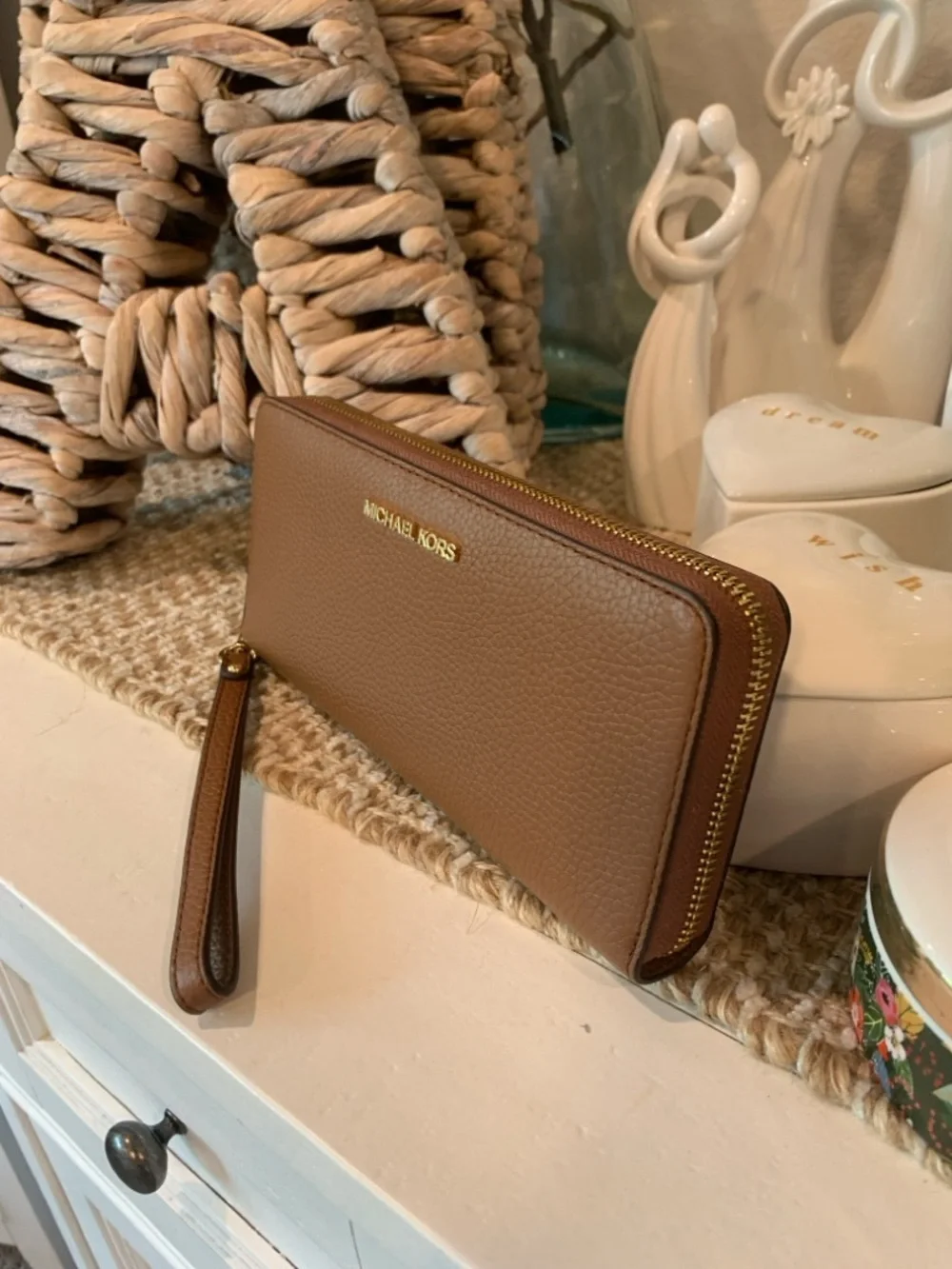 NWT Michael Kors Tan Pebbled Leather Zip Wristlet Wallet - Picture 11 of 11